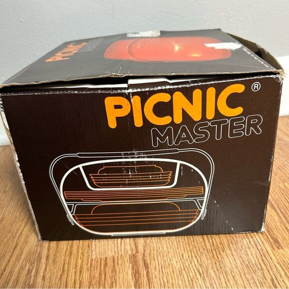 Vintage Mid Century Modern Picnic Master Orange Picnic Kit - Picture 8 of 11